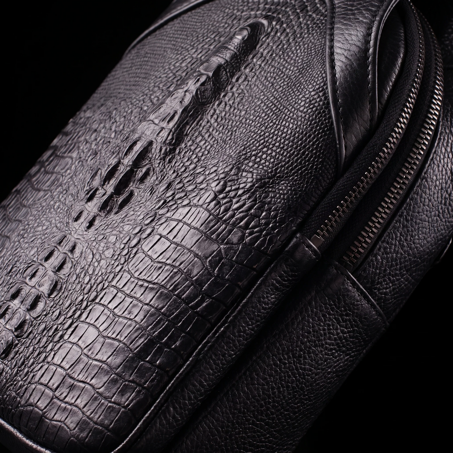 Stylish and Versatile Crocodile Leather Crossbody Bag