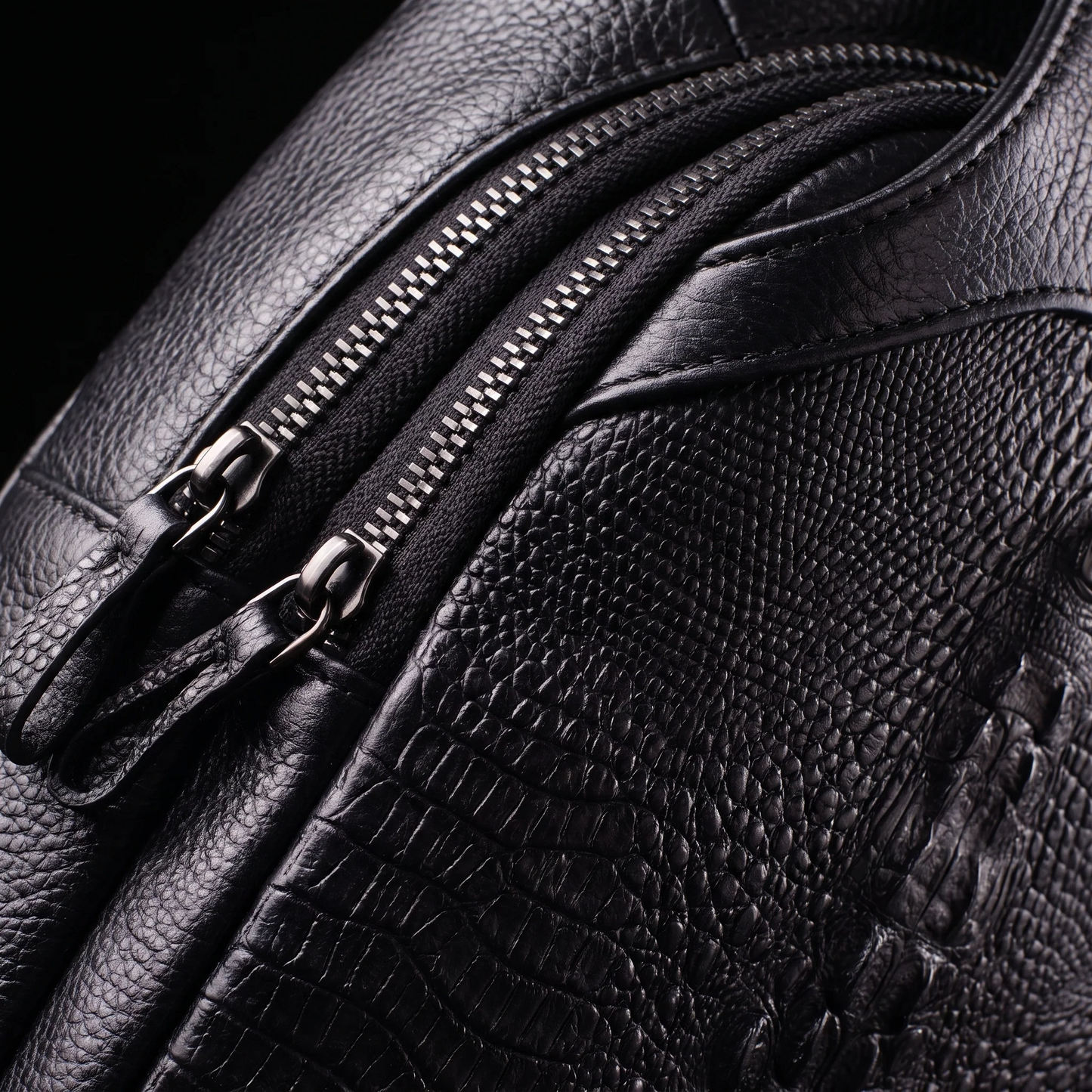Stylish and Versatile Crocodile Leather Crossbody Bag